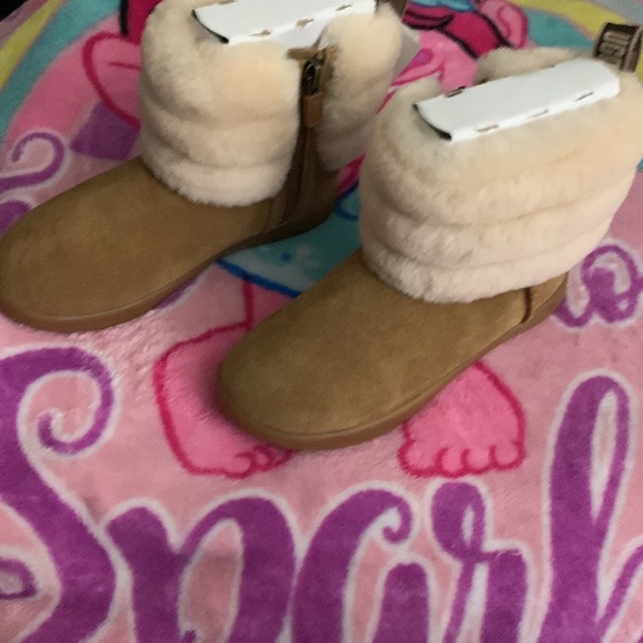 UGG T Mini Quilted Fluff - Picture 2 of 5
